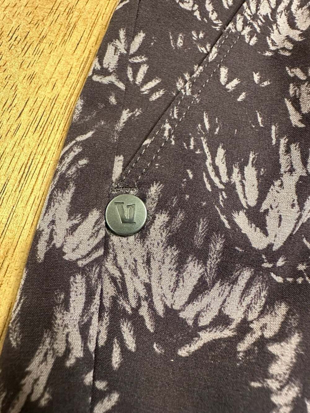 Vuori Men's Kore Short in Charcoal Brush Palm Print - Picture 10 of 15